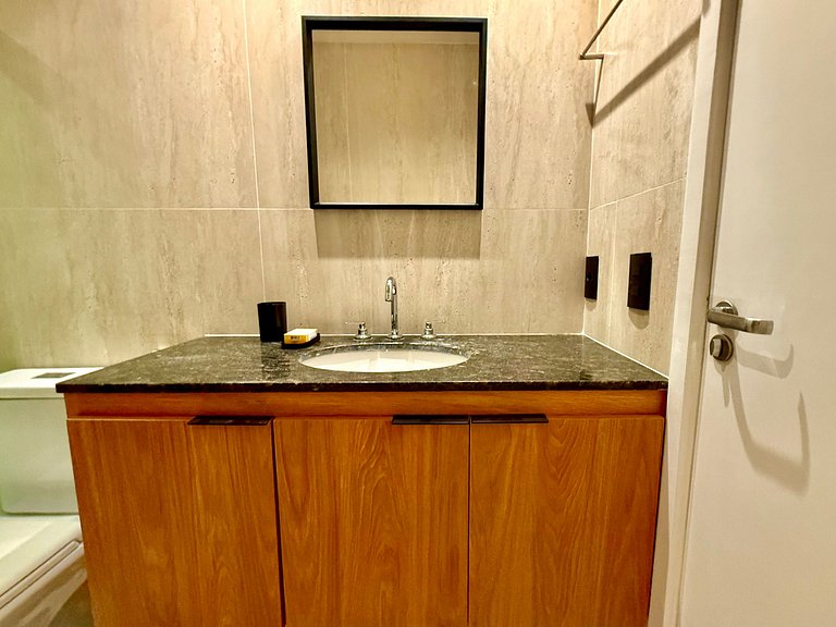 Wi-Fi rápido, recepção 24h e garagem - Leblon