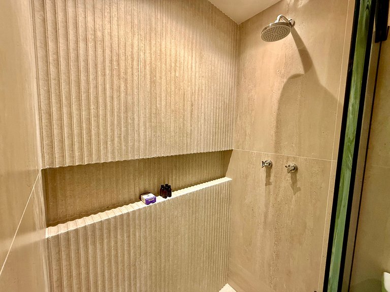 Wi-Fi rápido, recepção 24h e garagem - Leblon