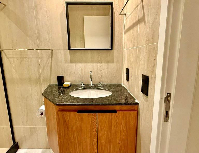 Wi-Fi rápido, recepção 24h e garagem - Leblon