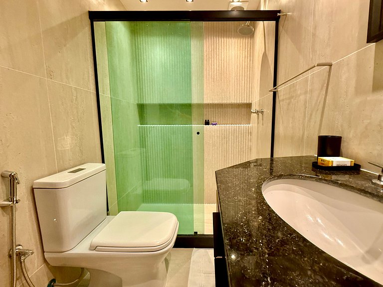 Wi-Fi rápido, recepção 24h e garagem - Leblon