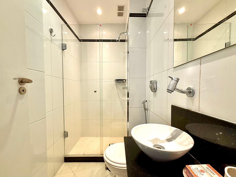 3 quartos, recepção 24h e garagem - Leblon