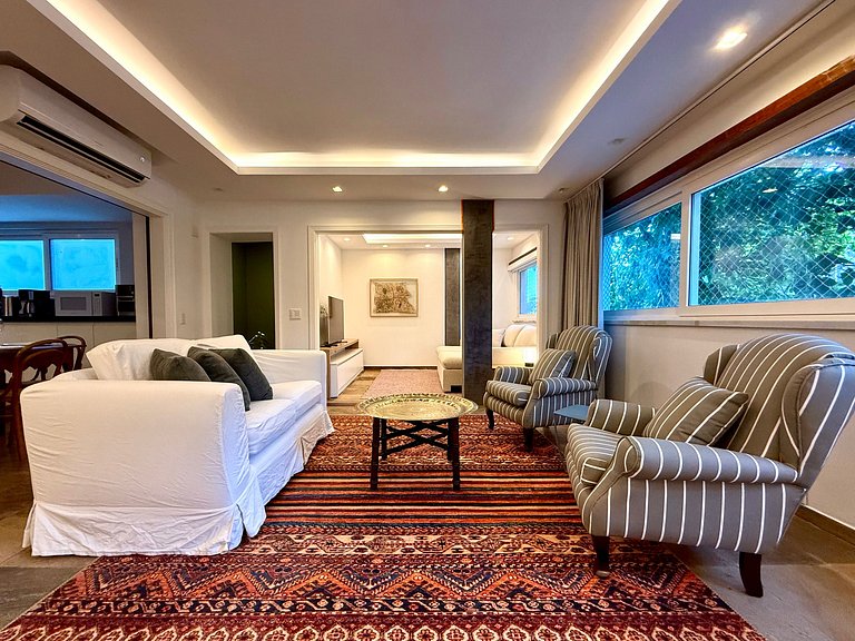 Frente mar, praia Leblon, recepção 24h e garagem