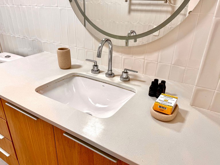 Frente mar, praia Leblon, recepção 24h e garagem