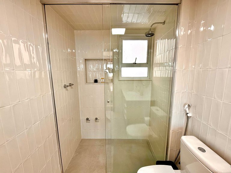 Frente mar, praia Leblon, recepção 24h e garagem