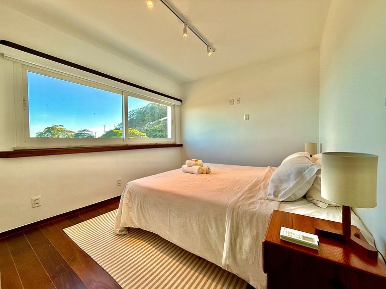 Frente mar, praia Leblon, recepção 24h e garagem