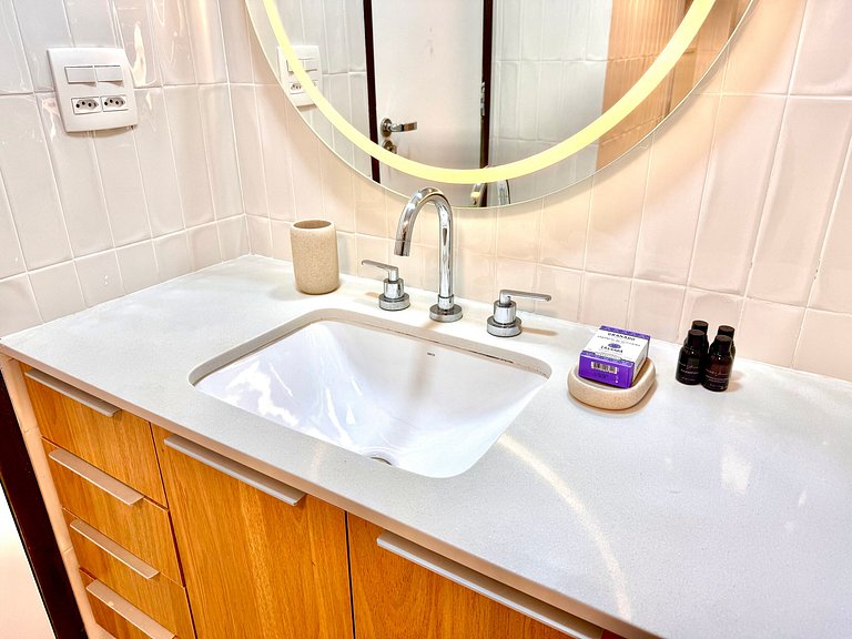 Frente mar, 3 quartos, recepção 24h - Praia Leblon