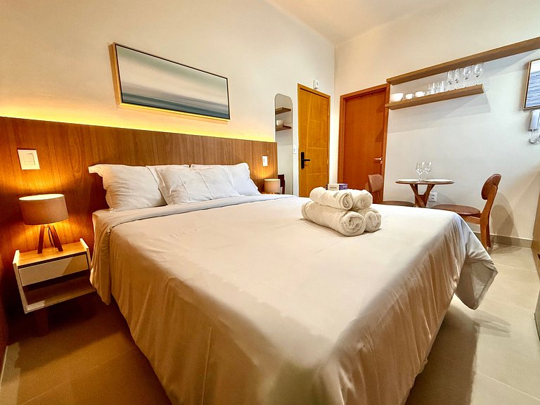 Studio reformado a 5 minutos da praia do Leblon!