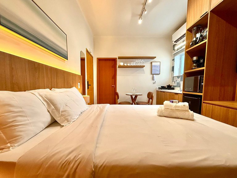 Studio reformado a 5 minutos da praia do Leblon!