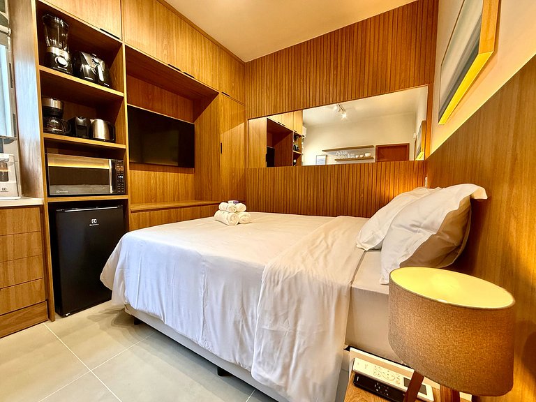 Studio reformado a 5 minutos da praia do Leblon!