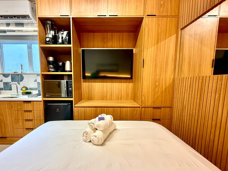 Studio reformado a 5 minutos da praia do Leblon!