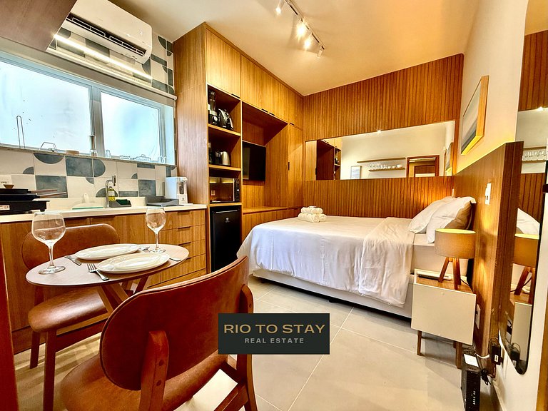 Studio reformado a 5 minutos da praia do Leblon!