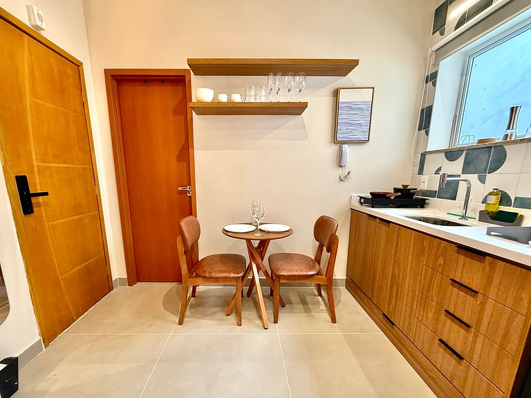 Studio reformado a 5 minutos da praia do Leblon!