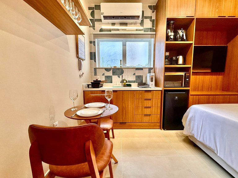 Studio reformado a 5 minutos da praia do Leblon!