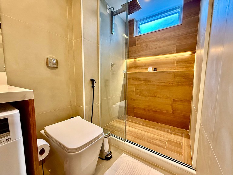 Studio reformado a 5 minutos da praia do Leblon!