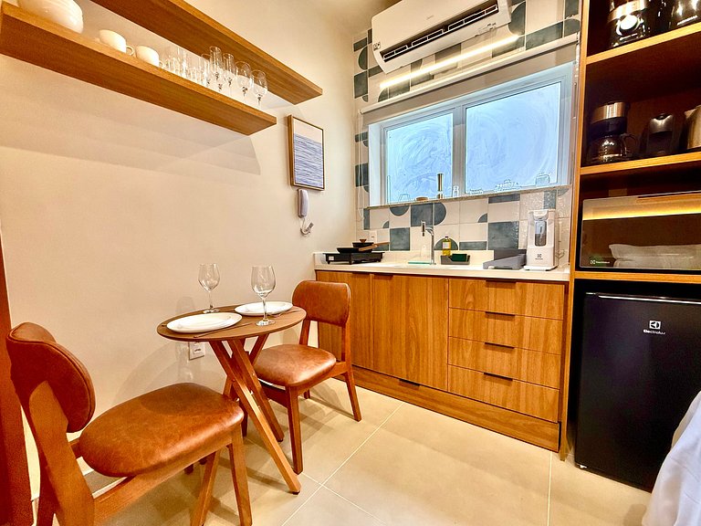 Studio reformado a 5 minutos da praia do Leblon!