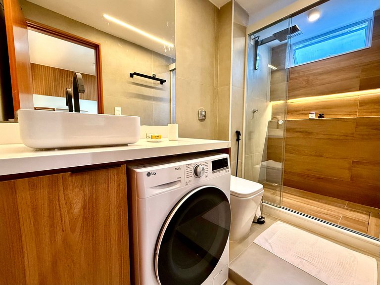 Studio reformado a 5 minutos da praia do Leblon!