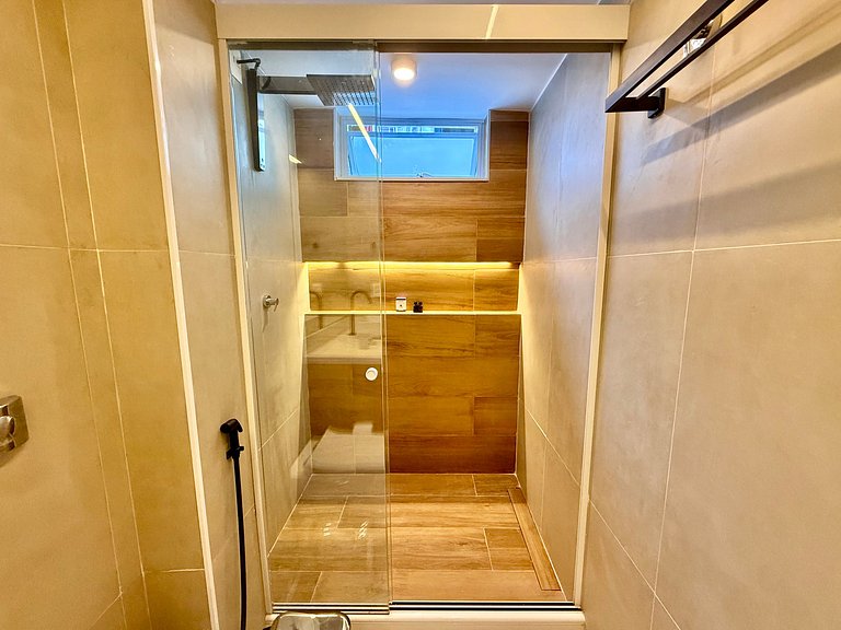 Studio reformado a 5 minutos da praia do Leblon!