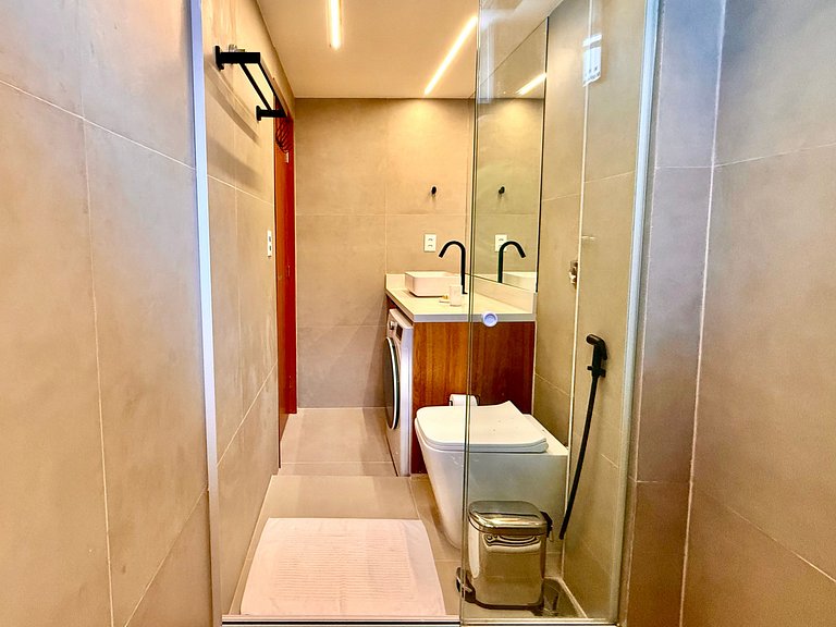 Studio reformado a 5 minutos da praia do Leblon!