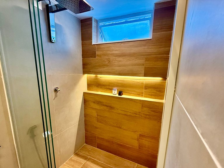 Studio reformado a 5 minutos da praia do Leblon!