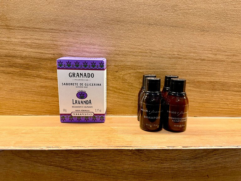 Studio reformado a 5 minutos da praia do Leblon!