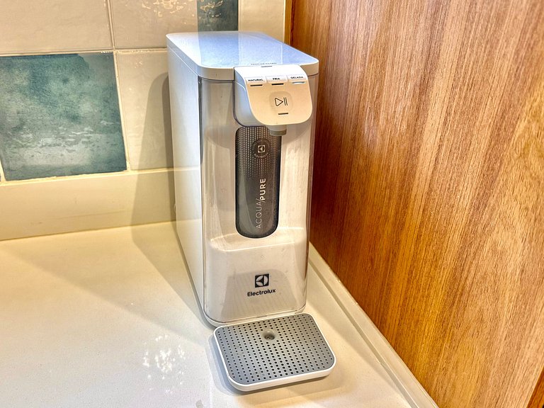 Studio reformado a 5 minutos da praia do Leblon!