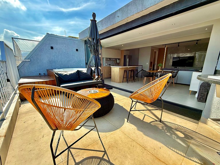 Cobertura com vista mar, jacuzzi e churrasqueira