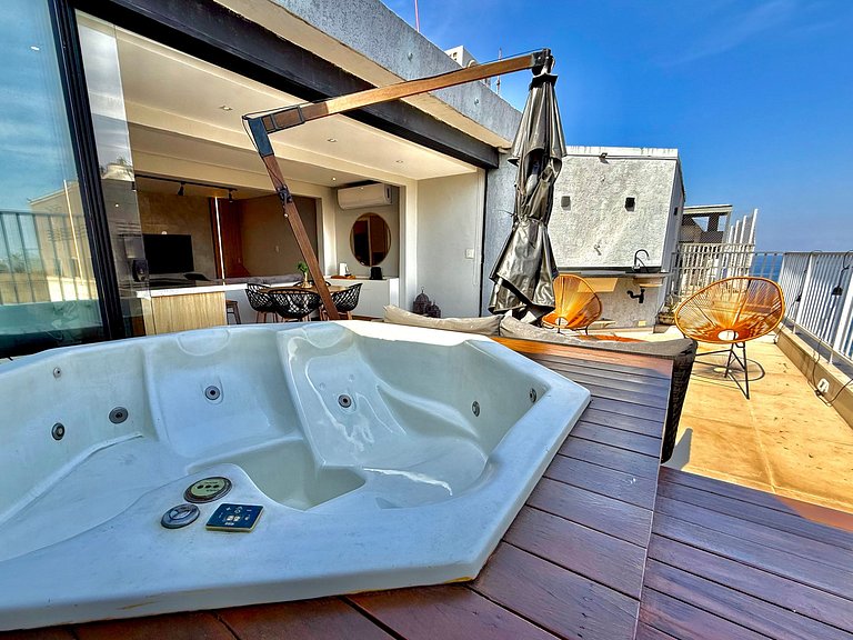 Cobertura com vista mar, jacuzzi e churrasqueira