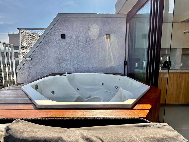 Cobertura com vista mar, jacuzzi e churrasqueira