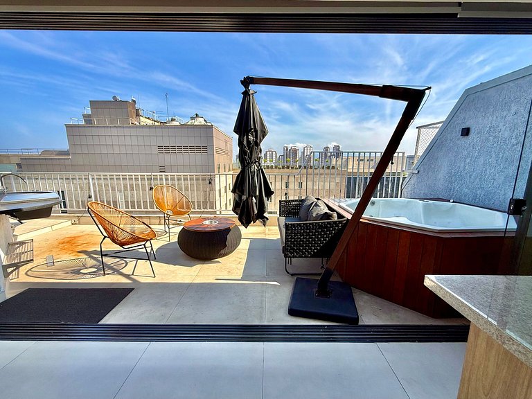 Cobertura com vista mar, jacuzzi e churrasqueira