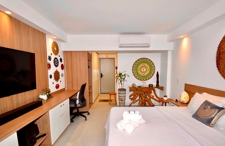 Studio Zen Premium na quadra da praia.