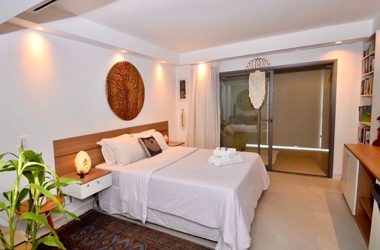Studio Zen Premium na quadra da praia.