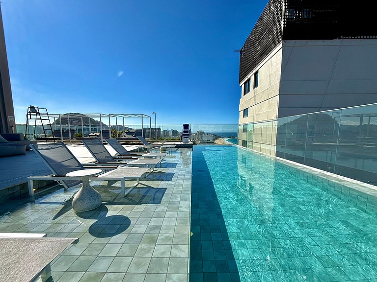 Studio Zen Premium na quadra da praia.