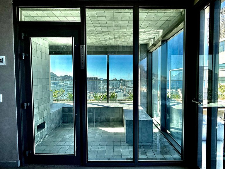 Studio Zen Premium na quadra da praia.
