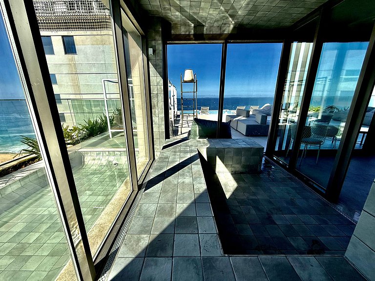 Studio Zen Premium na quadra da praia.
