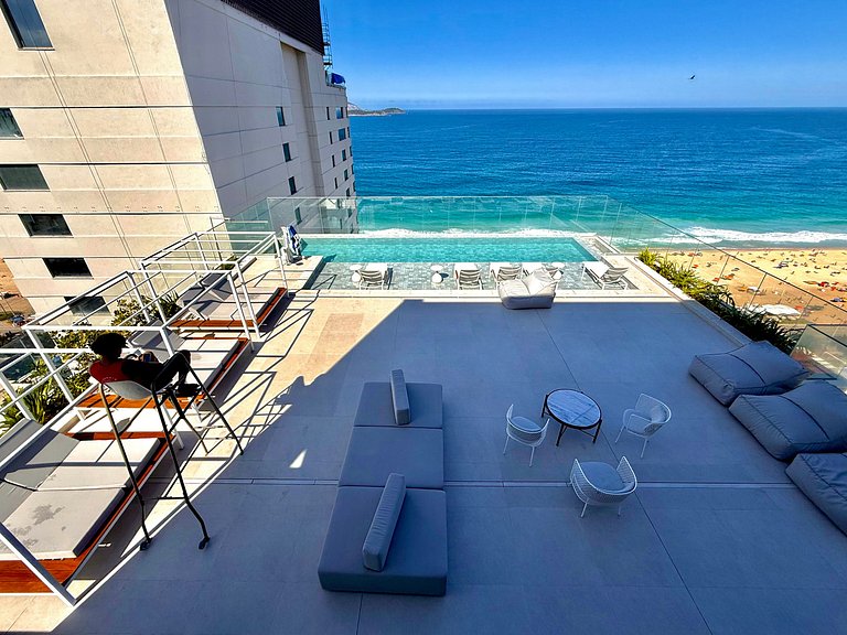 Studio Zen Premium na quadra da praia.