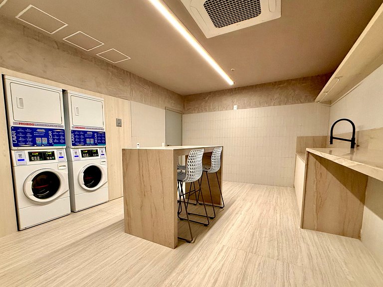 Studio Zen Premium na quadra da praia.