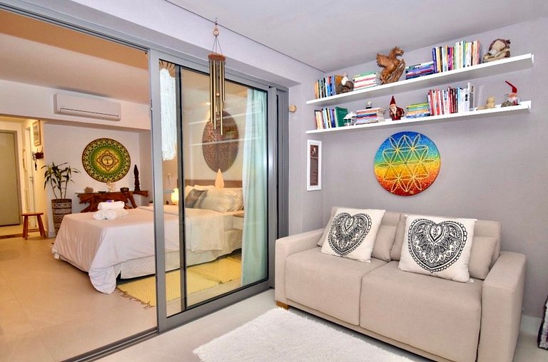 Studio Zen Premium na quadra da praia.