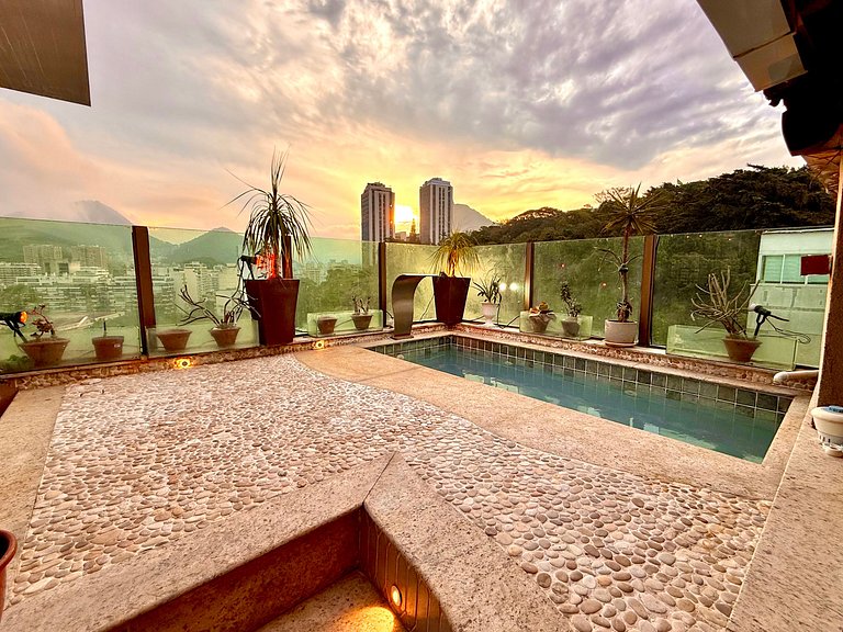 Piscina privativa, vista livre, recepção 24h, vaga