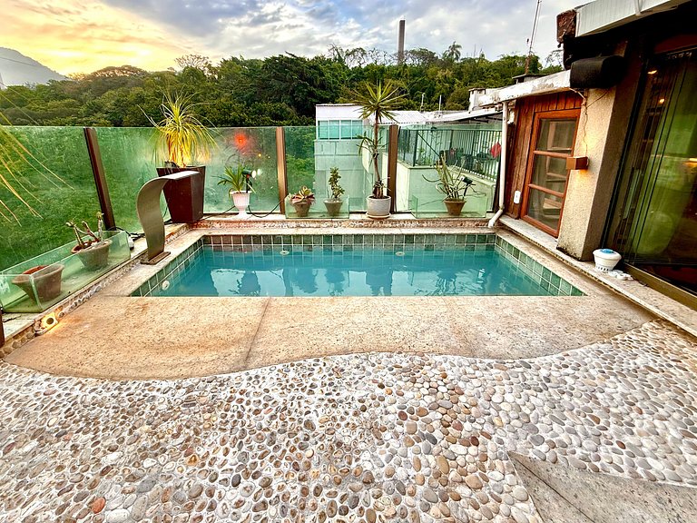Piscina privativa, vista livre, recepção 24h, vaga
