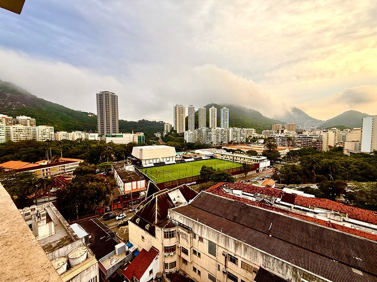 Piscina privativa, vista livre, recepção 24h, vaga