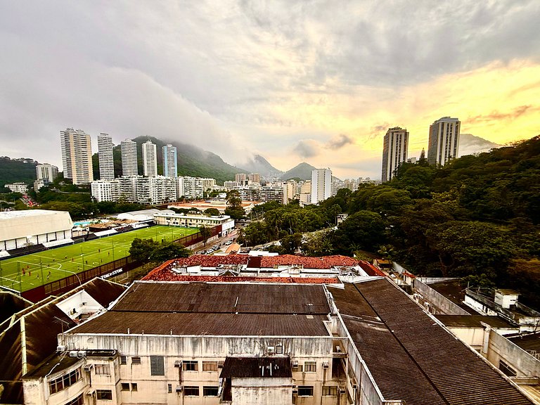 Piscina privativa, vista livre, recepção 24h, vaga