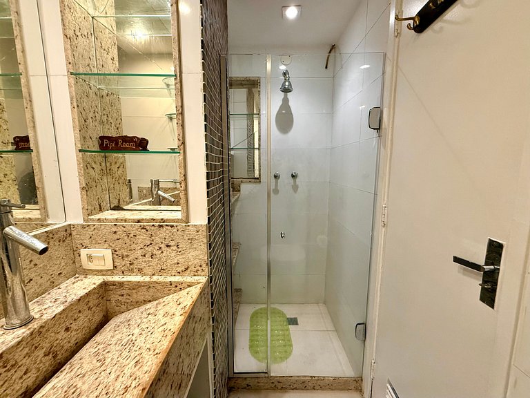 Piscina privativa, vista livre, recepção 24h, vaga